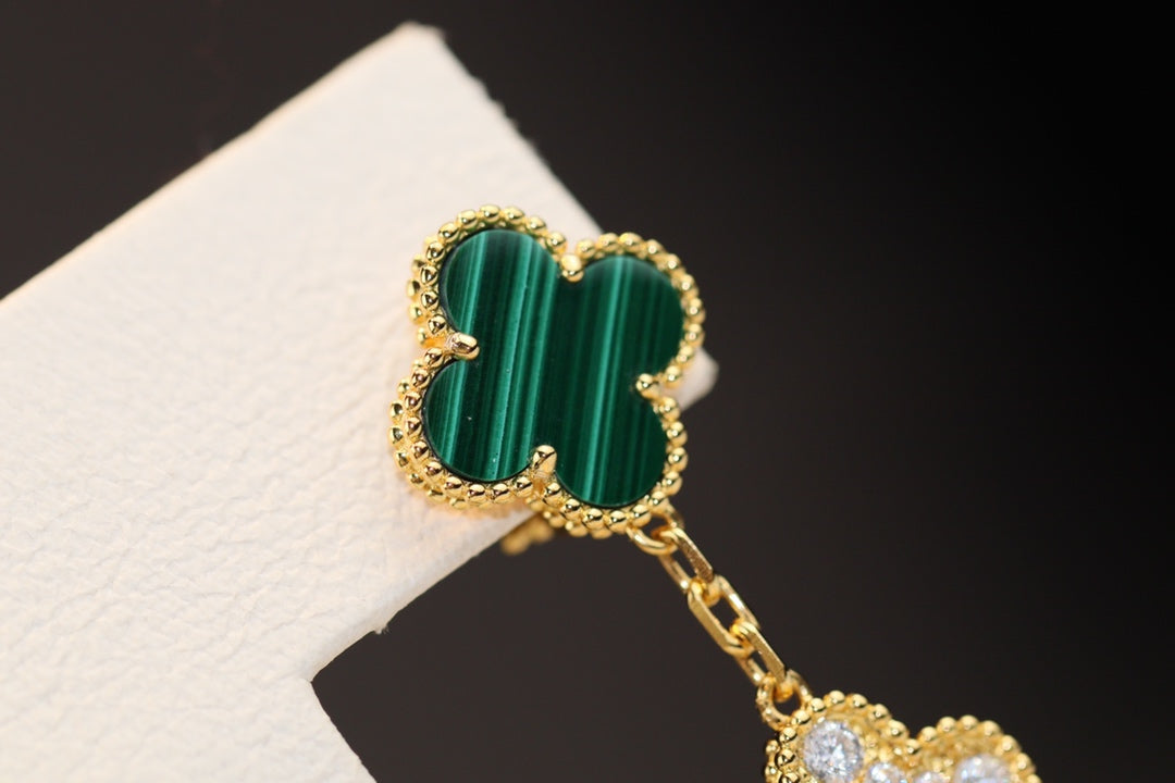 GlowCLOVER EARRINGS GOLD MALACHITE DIAMOND 3 MOTIF