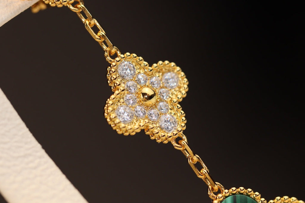 GlowCLOVER EARRINGS GOLD MALACHITE DIAMOND 3 MOTIF