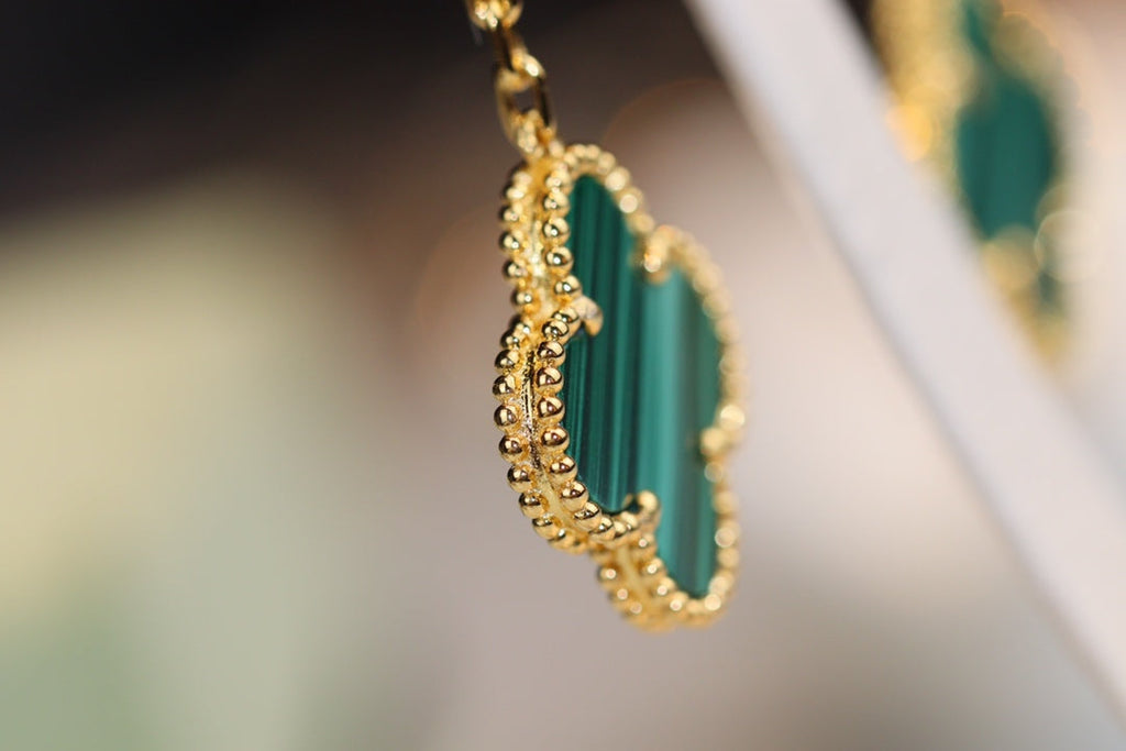 GlowCLOVER EARRINGS GOLD MALACHITE DIAMOND 3 MOTIF