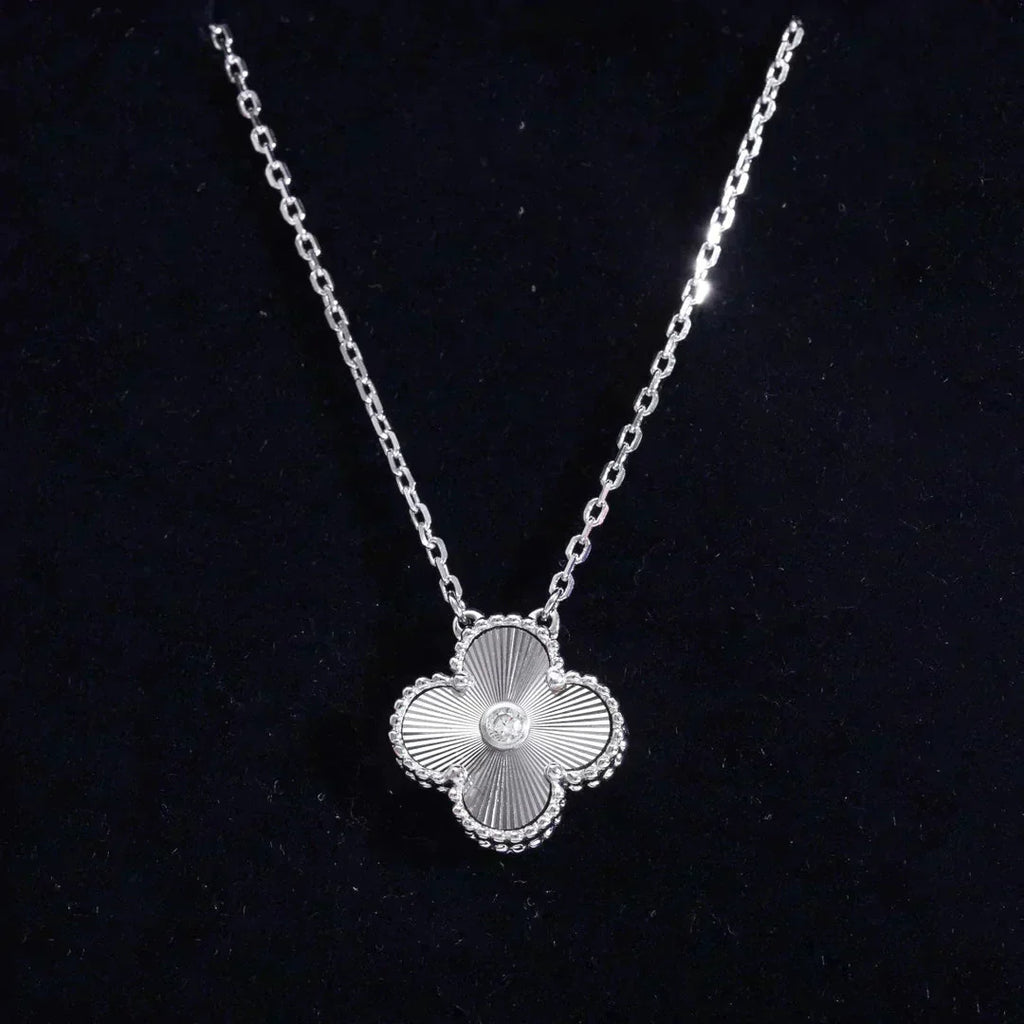 GlowCLOVER  15MM DIAMOND LASER NECKLACE SILVER