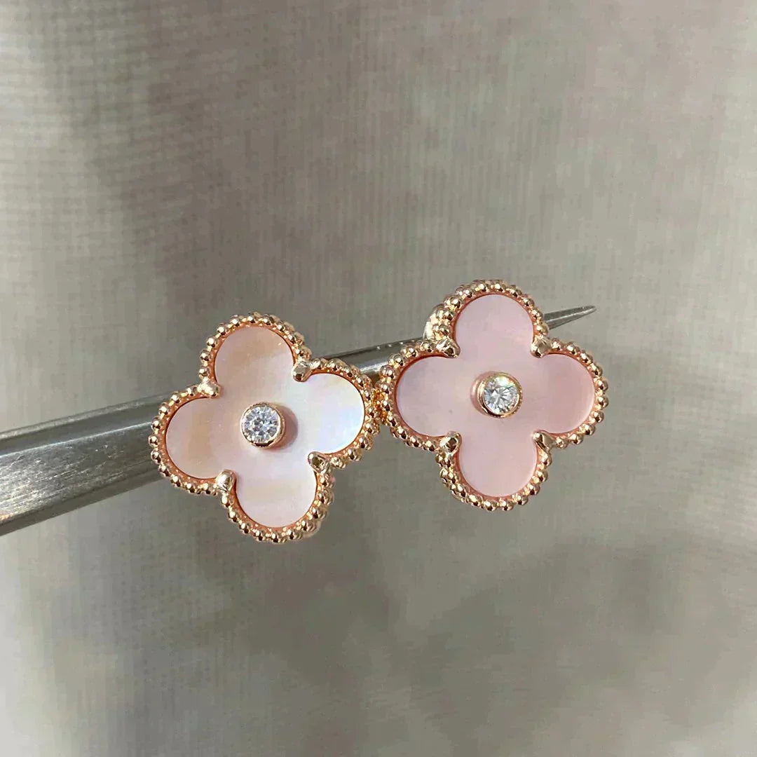 GlowCLOVER MEDIUM 1 MOTIFS  PINK MOP DIAMOND EARRINGS
