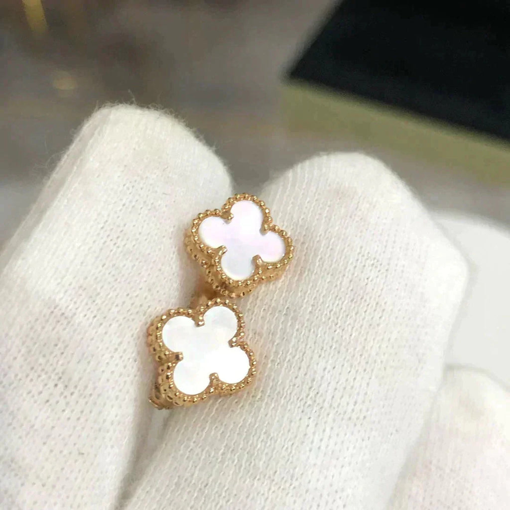 GlowCLOVER MINI 9.5MM WHITE MOP EARRINGS