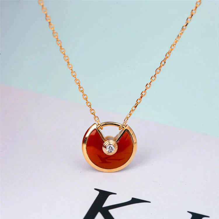 GlowAMULETTE GOLD CARNELIAN ONYX NECKLACE