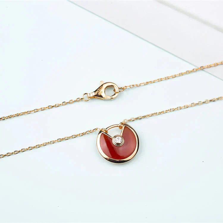 GlowAMULETTE GOLD CARNELIAN ONYX NECKLACE