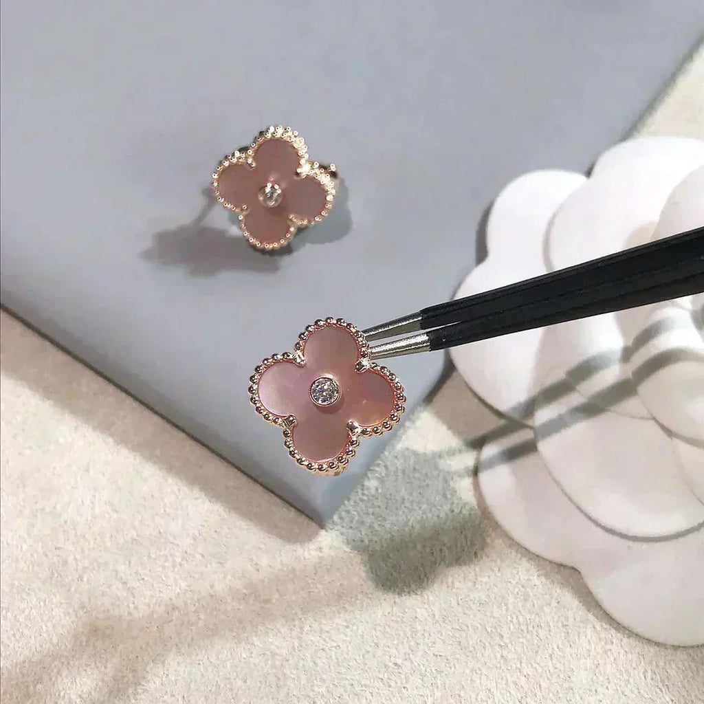 GlowCLOVER MEDIUM 1 MOTIFS  PINK MOP DIAMOND EARRINGS