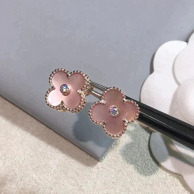 GlowCLOVER MEDIUM 1 MOTIFS  PINK MOP DIAMOND EARRINGS