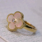 GlowCLOVER PINK MOP RING GOLD DIAMOND