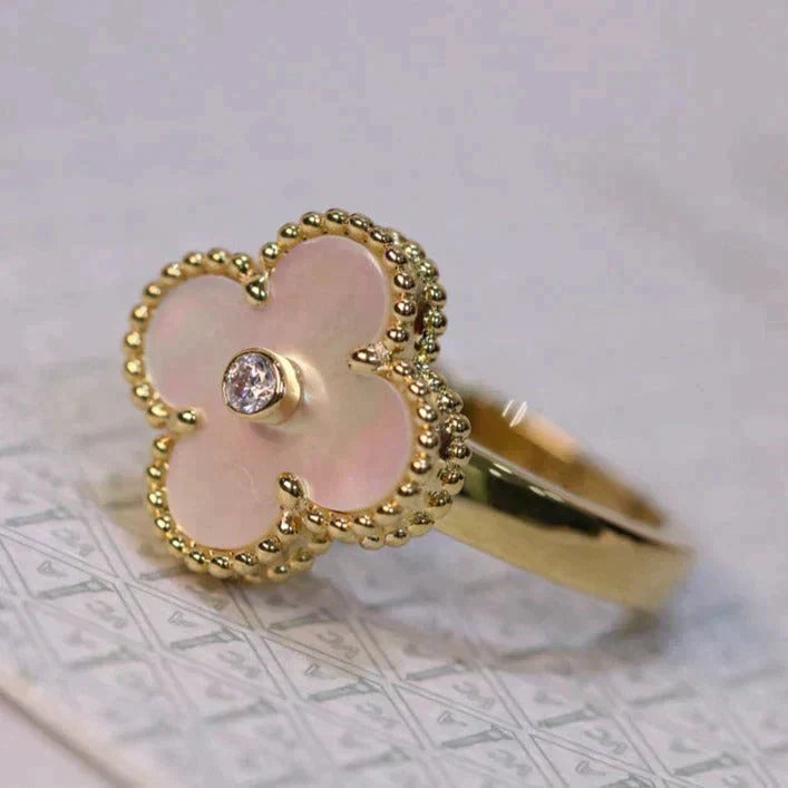 GlowCLOVER PINK MOP RING GOLD DIAMOND