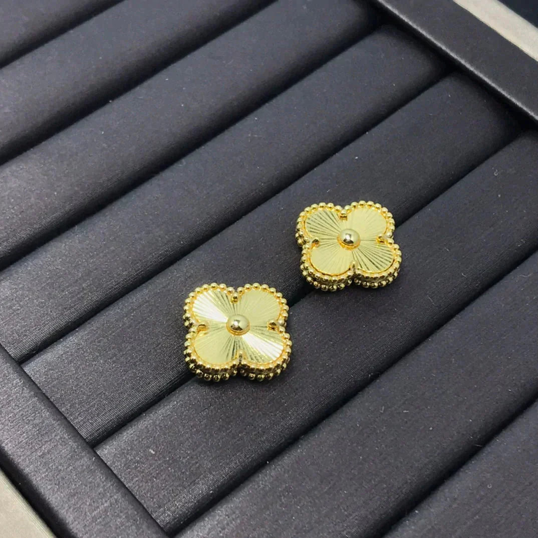GlowCLOVER MINI 9.5MM LASER EARRINGS