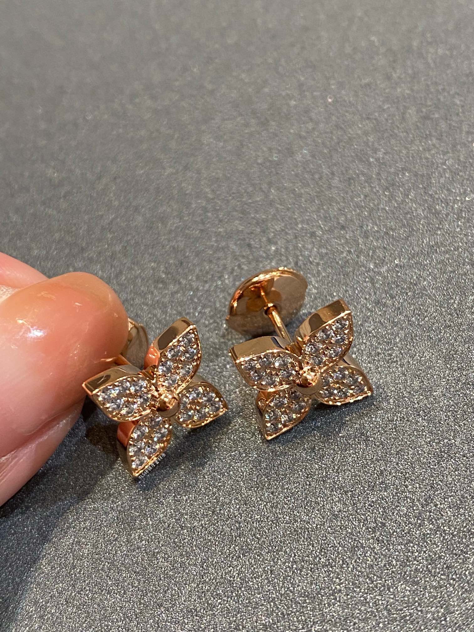 GlowSTAR DIAMOND EARRINGS
