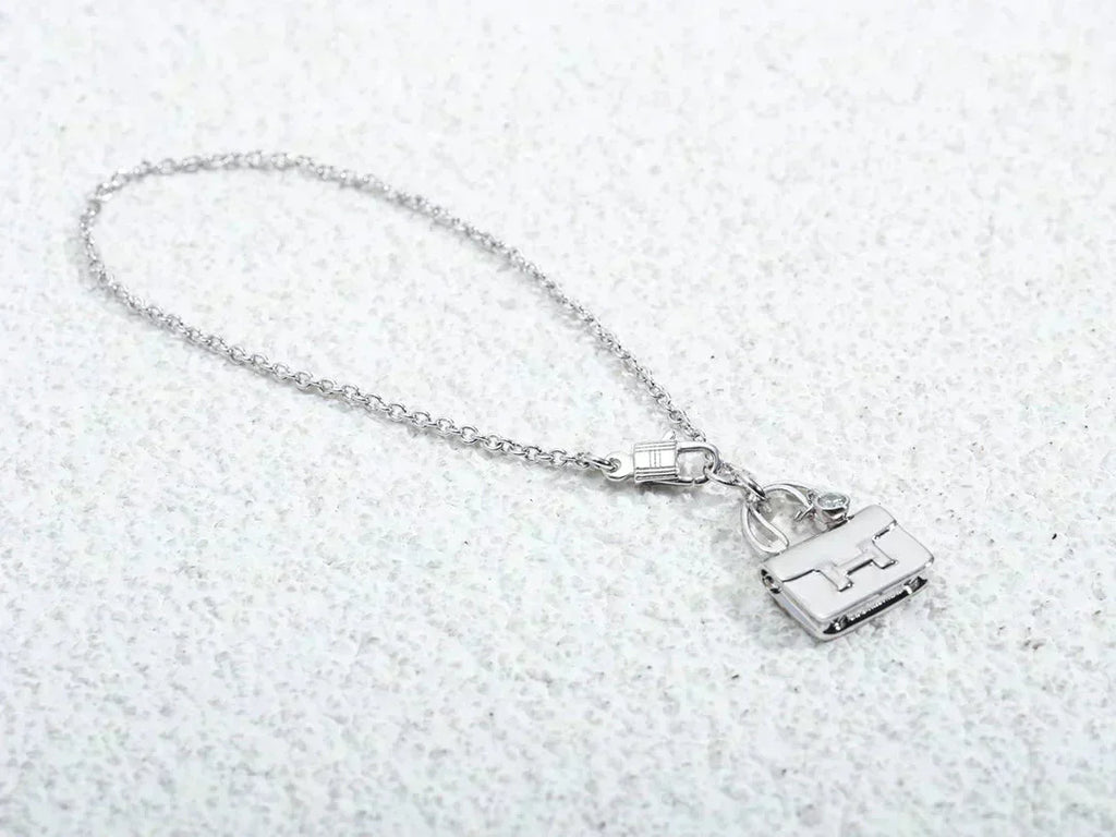 GlowAMULETTE PEDANT SILVER NECKLACE