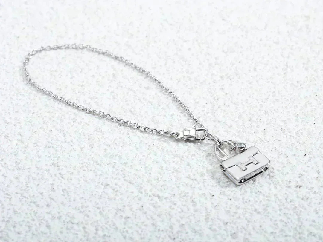 GlowAMULETTE PEDANT SILVER NECKLACE
