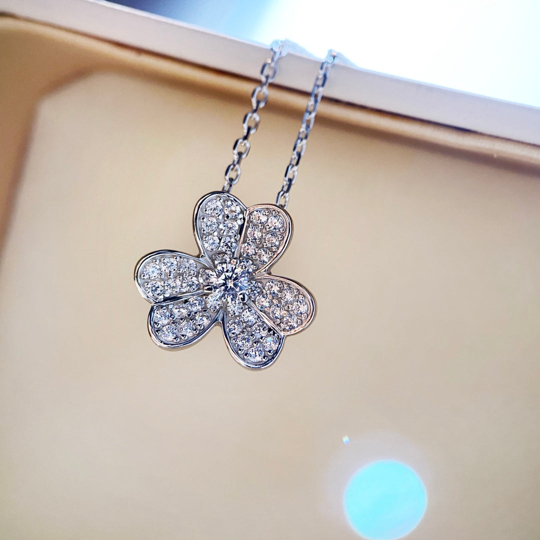 GlowCLOVER DIAMOND NECKLACE SILVER