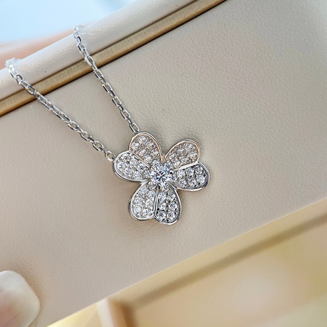 GlowCLOVER DIAMOND NECKLACE SILVER