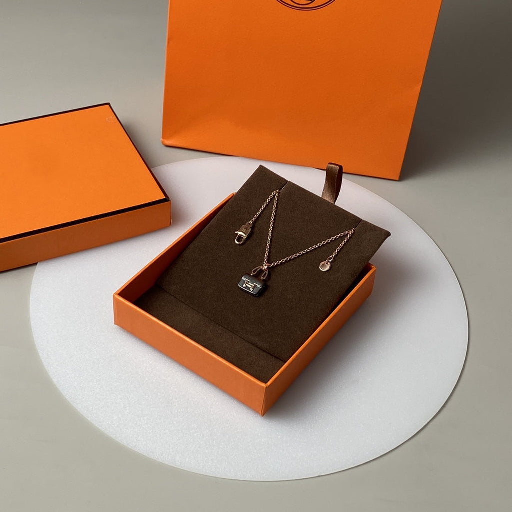 GlowCONSTANCE BLACK PEDANT PINK GOLD NECKLACE