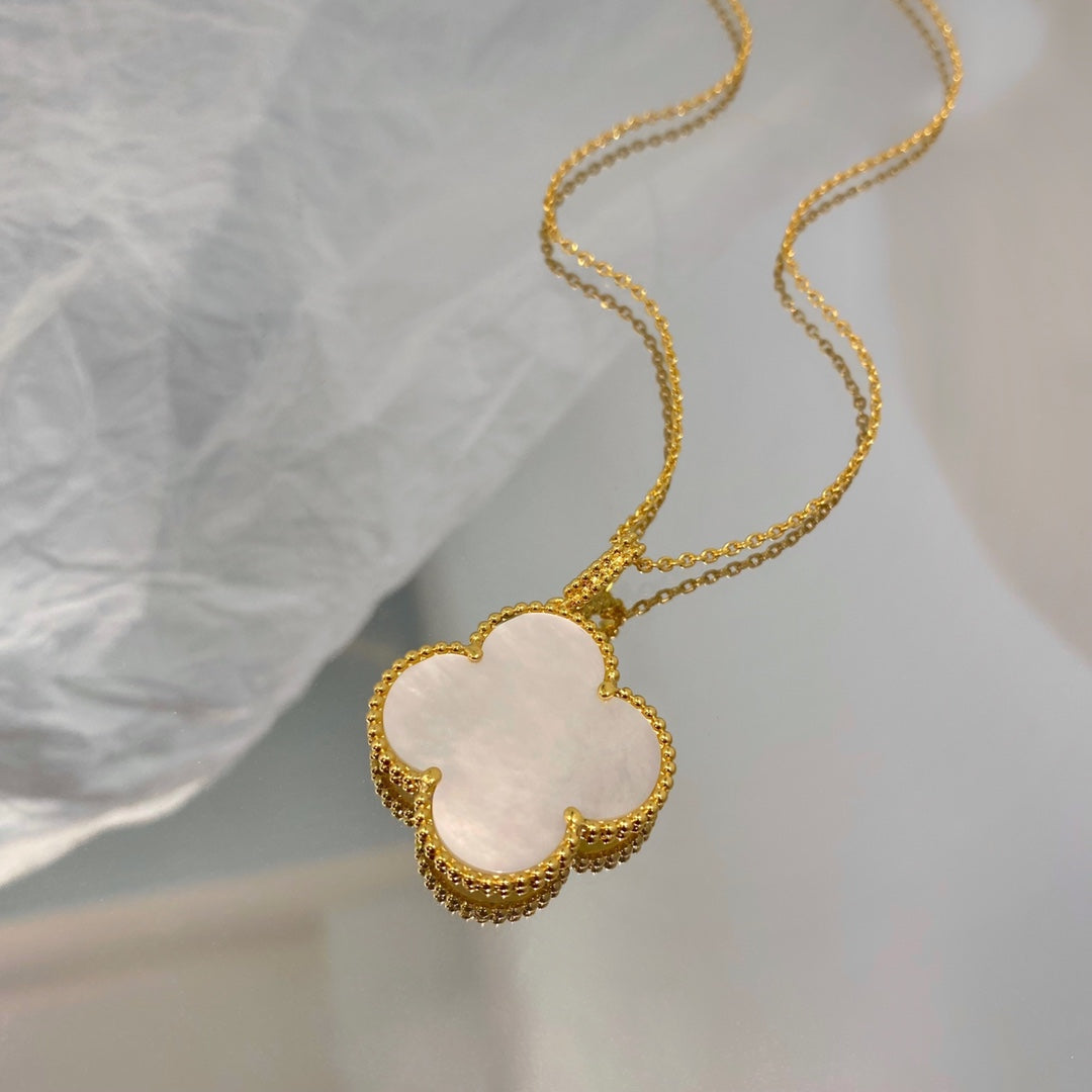 GlowCLOVER 25MM MOP LARGE PENDANT NECKLACE
