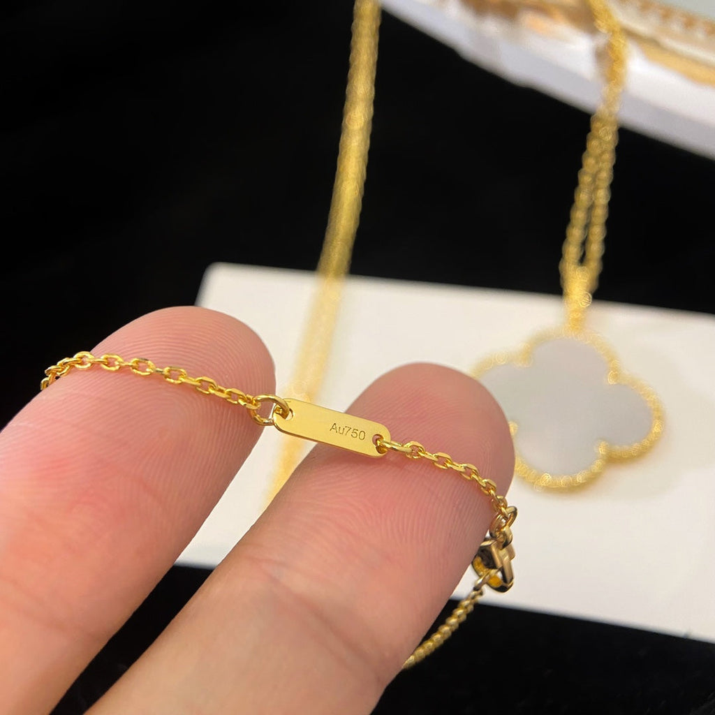 GlowCLOVER 25MM MOP LARGE PENDANT NECKLACE