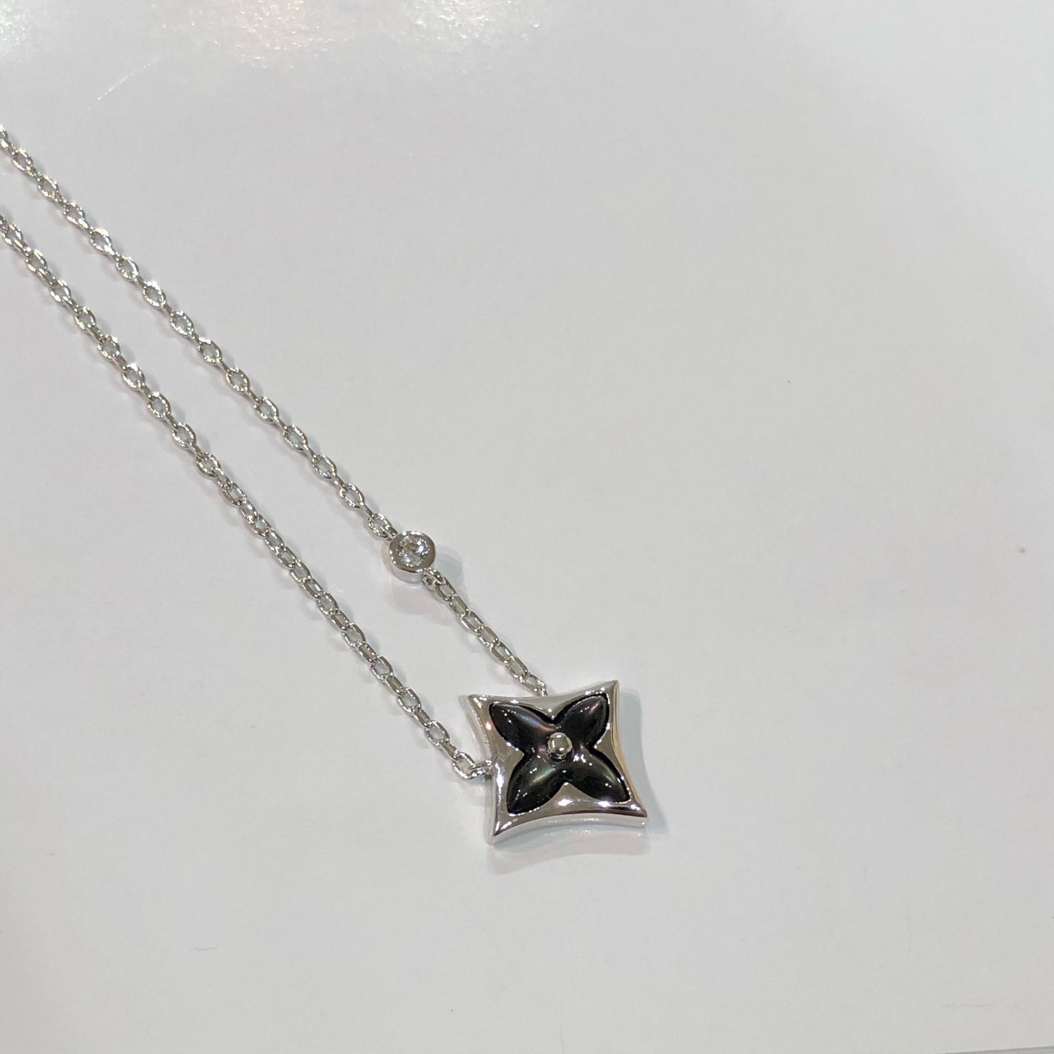 GlowSTAR BLACK MOP NECKLACE