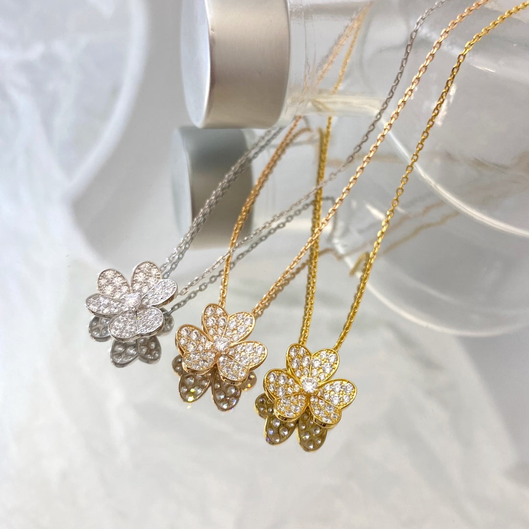 GlowFLOWER DIAMOND NECKLACE