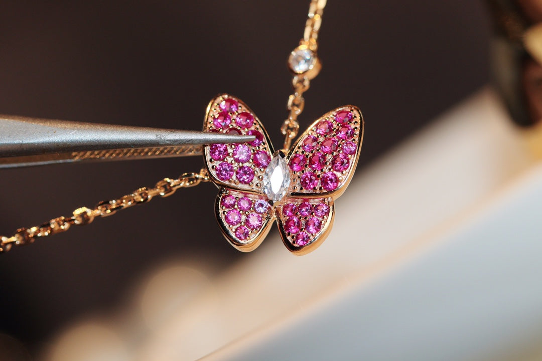 GlowBUTTERFLY RED DIAMOND ROSE GOLD NECKLACE