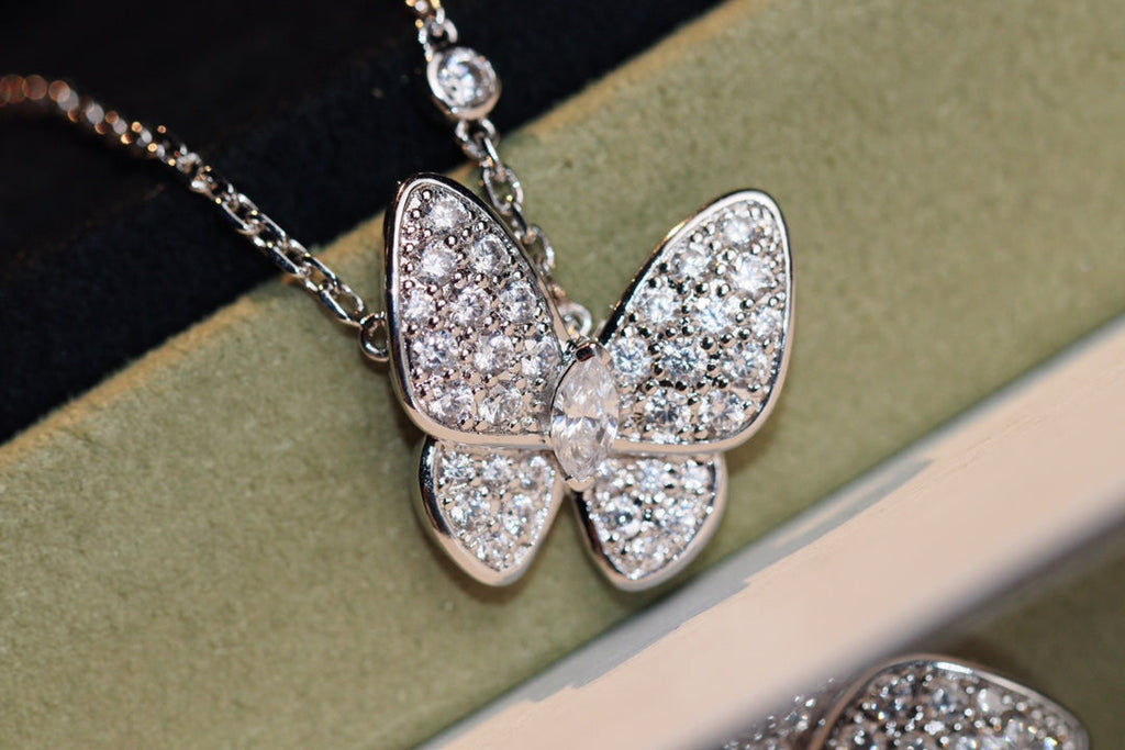 GlowBUTTERFLY DIAMOND NECKLACE