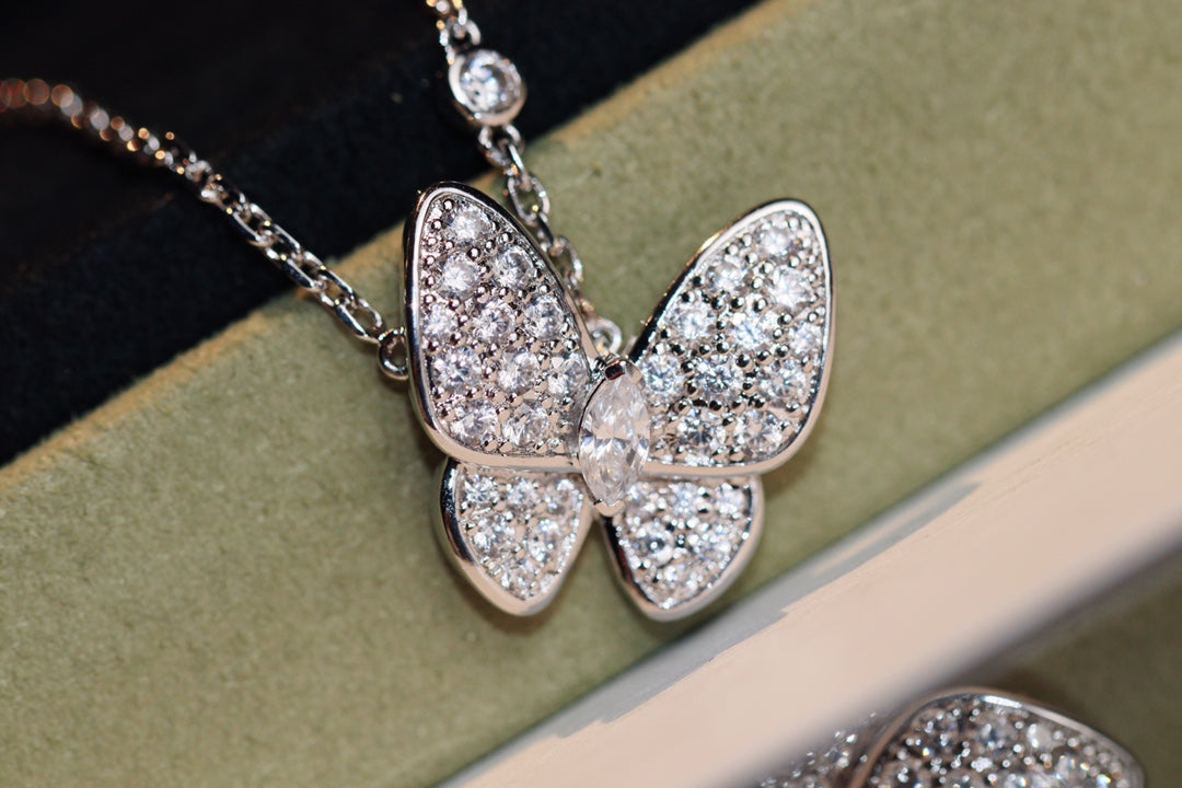 GlowBUTTERFLY DIAMOND NECKLACE