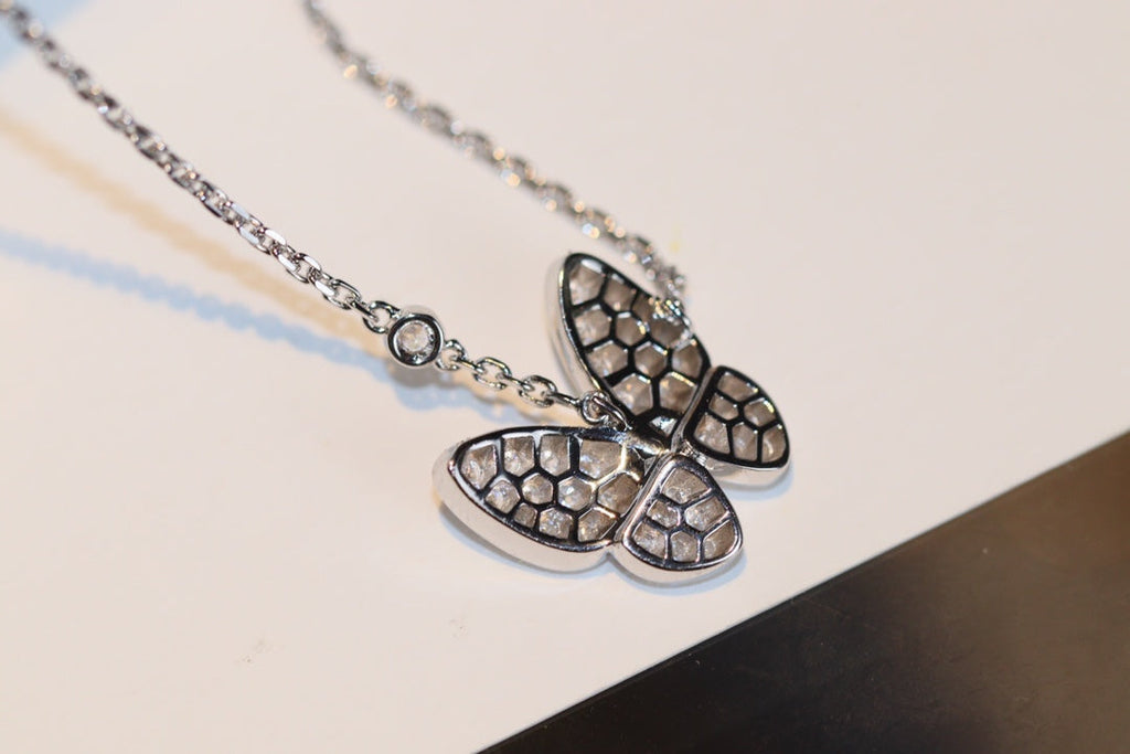 GlowBUTTERFLY DIAMOND NECKLACE
