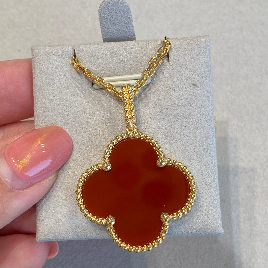 GlowCLOVER 25MM NECKLACE GOLD CARNELIAN
