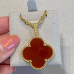 GlowCLOVER 25MM NECKLACE GOLD CARNELIAN