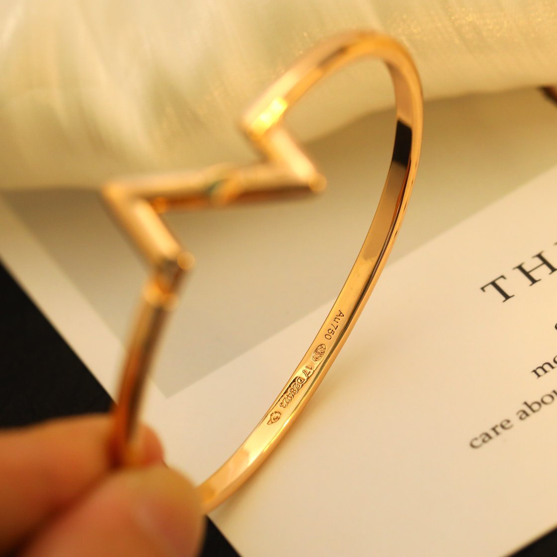 GlowVOLTE UPSITE DOWN BRACELET