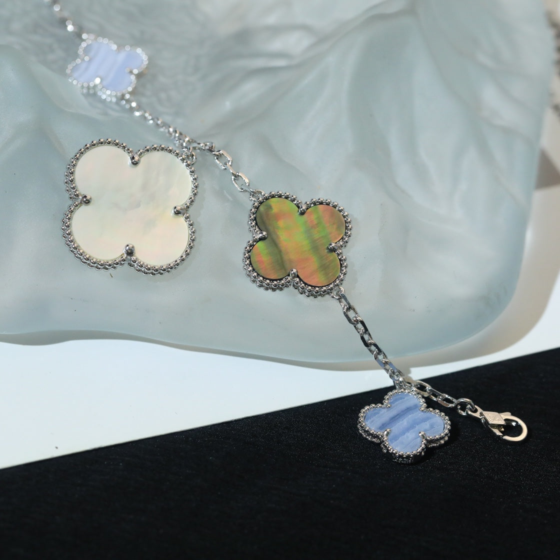 GlowCLOVER BRACELET 5 MOTIFS MOP CHALCEDONY SILVER