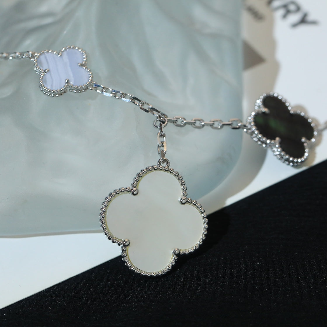 GlowCLOVER BRACELET 5 MOTIFS MOP CHALCEDONY SILVER