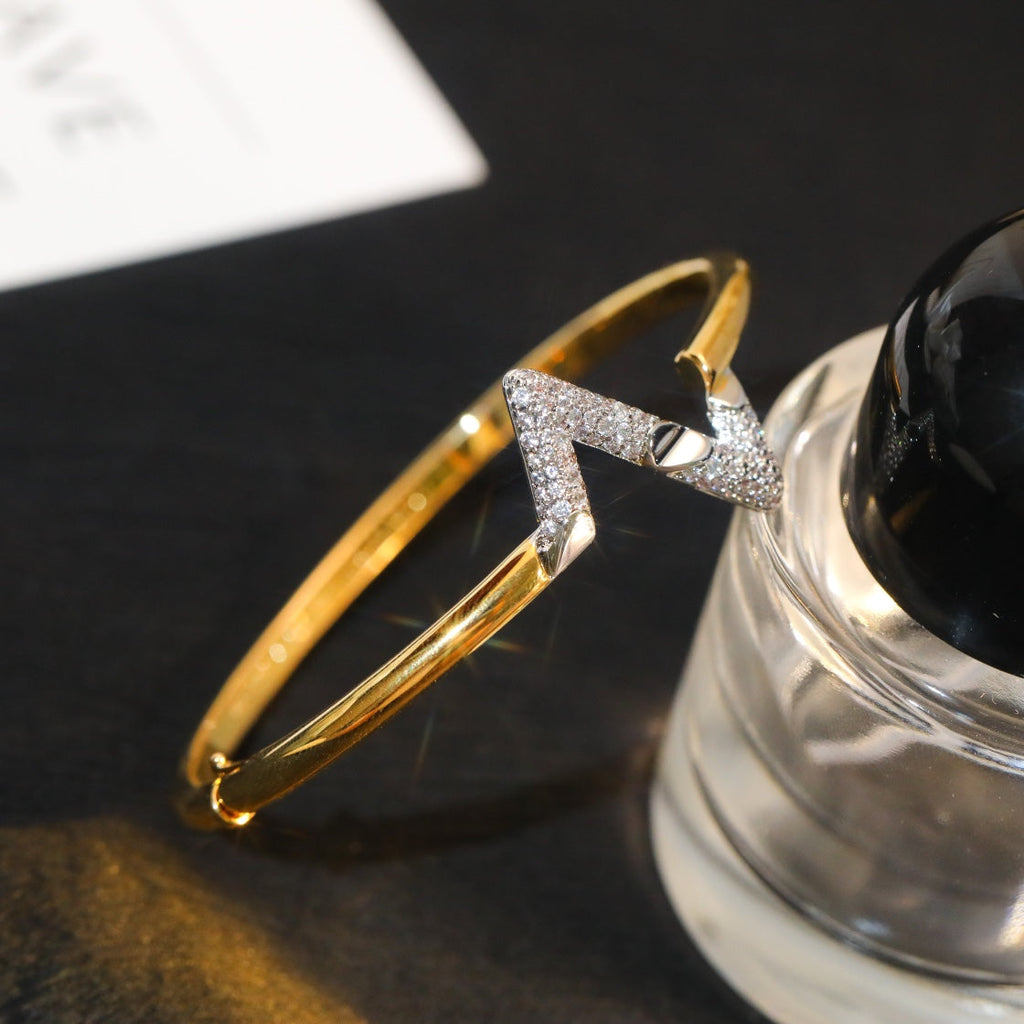 GlowVOLTE UPSITE DOWN GOLD DIAMOND BRACELET