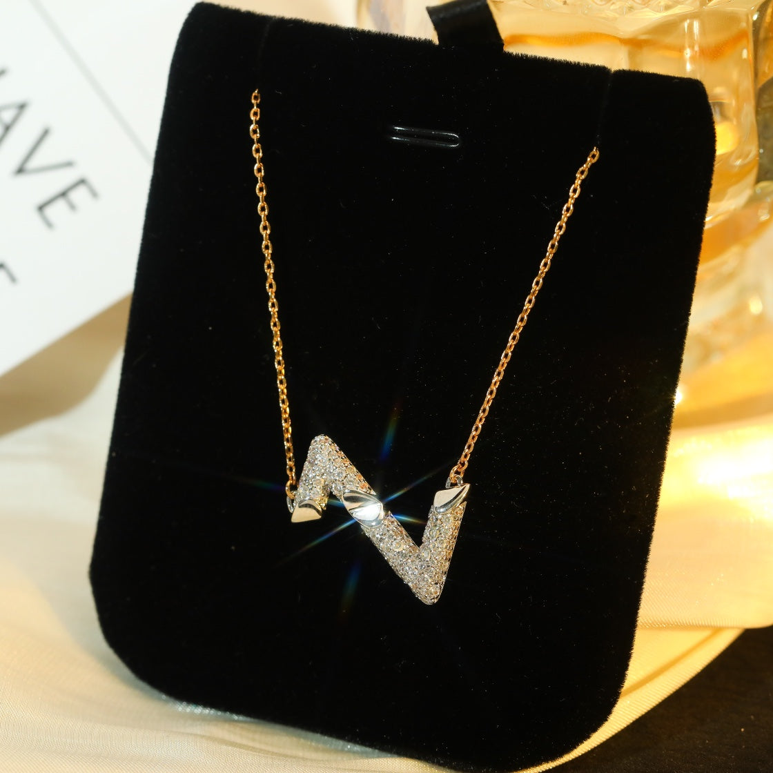 GlowVOLT SILVER DIAMOND PEDANT NECKLACE