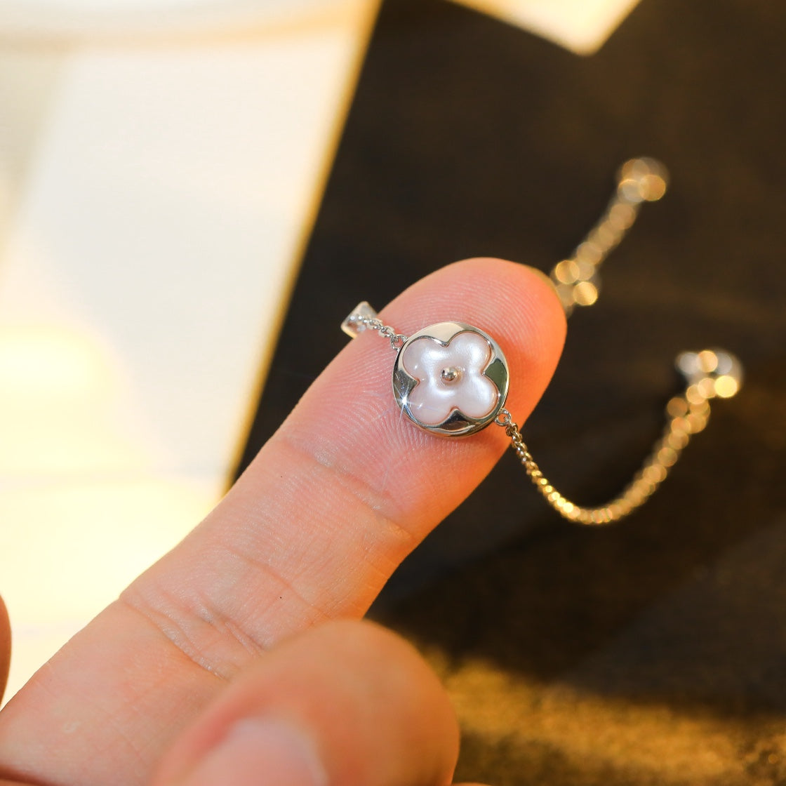 GlowSUN MOTIF PINK MOP SILVER BRACELET