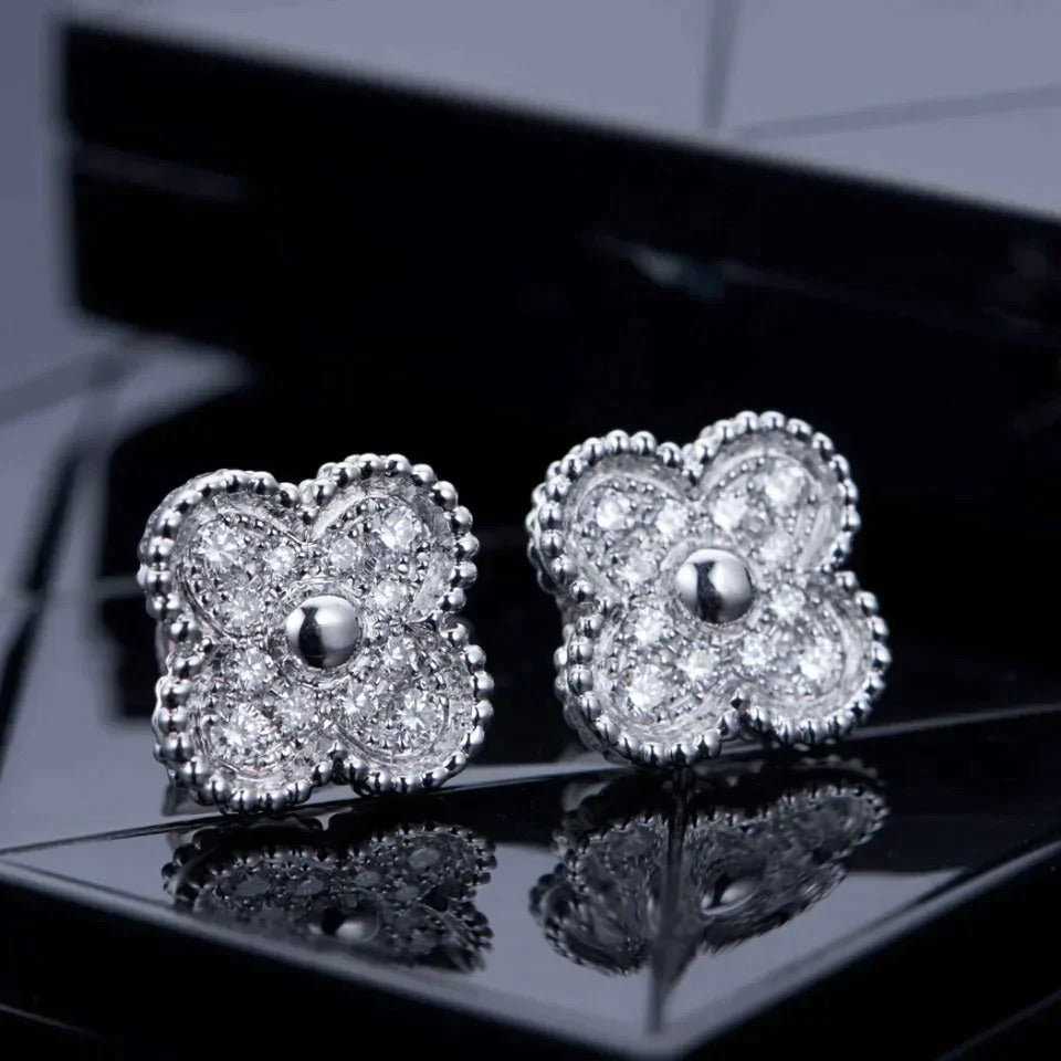 GlowCLOVER 1 MOTIFS DIAMOND STUD EARRINGS SILVER