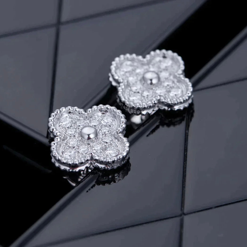 GlowCLOVER 1 MOTIFS DIAMOND STUD EARRINGS SILVER
