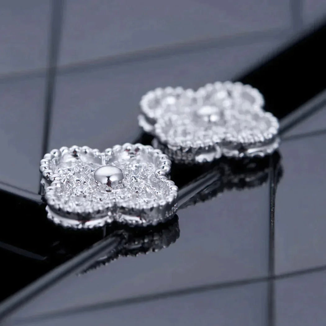 GlowCLOVER 1 MOTIFS DIAMOND STUD EARRINGS SILVER