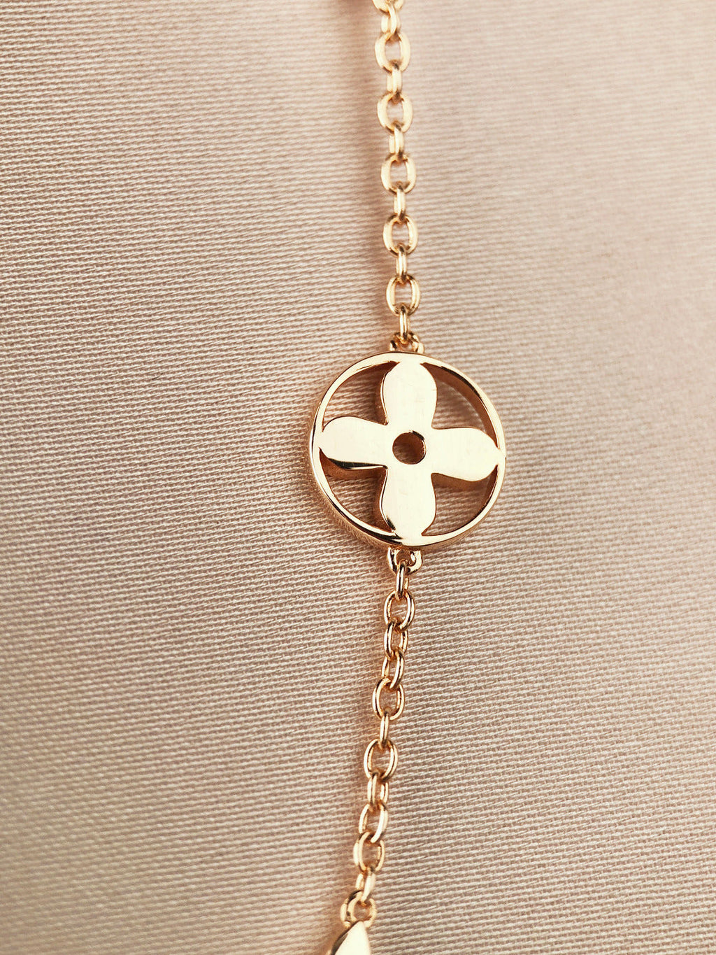 GlowSTAR AND SUN 7 MOTIFS GOLD BRACELET