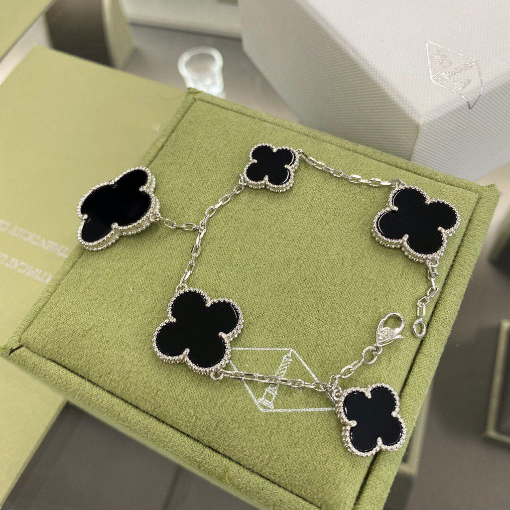 GlowCLOVER 5 MOTIFS SIVLER ONYX BRACELET