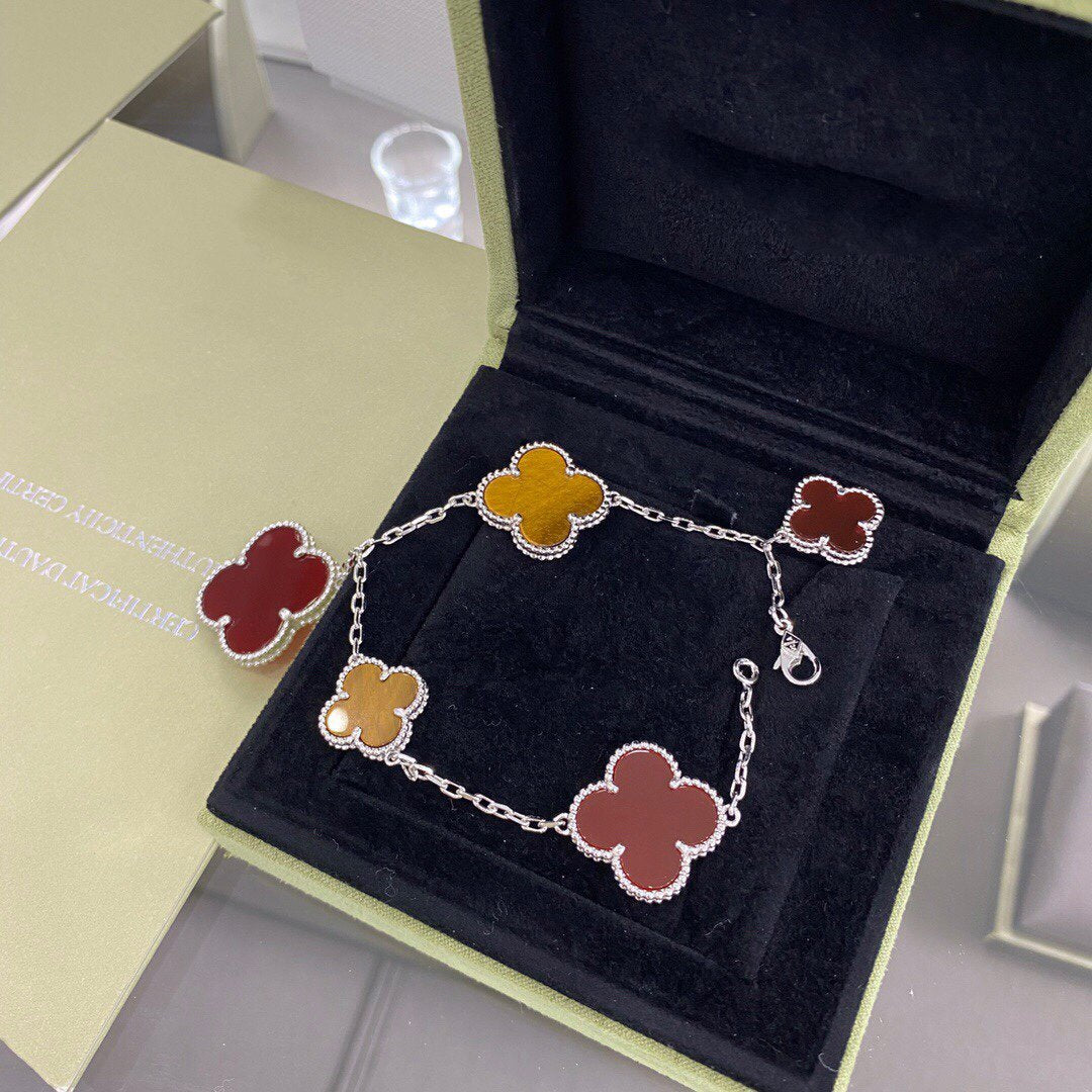 GlowCLOVER 5 MOTIFS SIVLER CARNELIAN TIGER EYE BRACELET