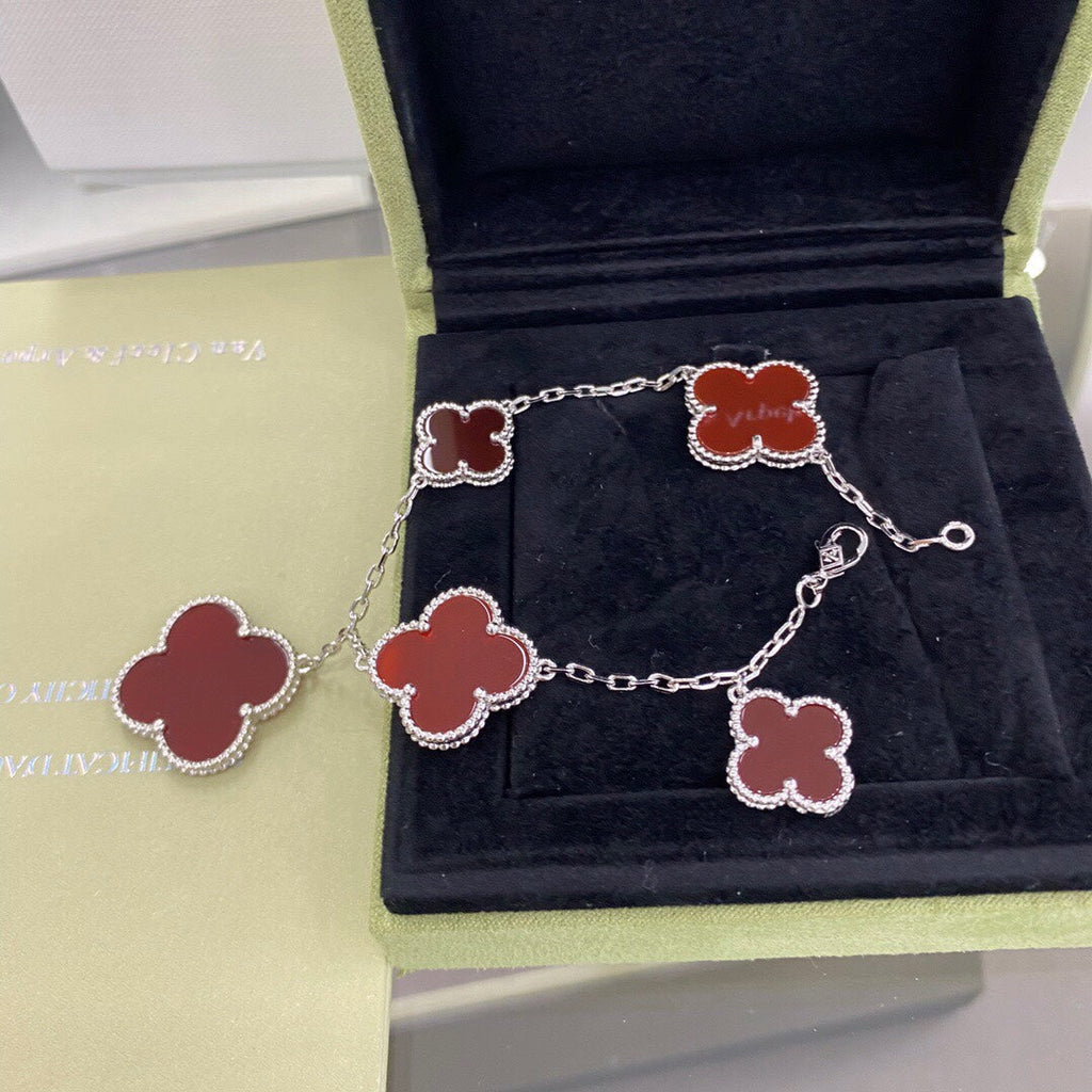 GlowCLOVER 5 MOTIFS SIVLER CARNELIAN BRACELET