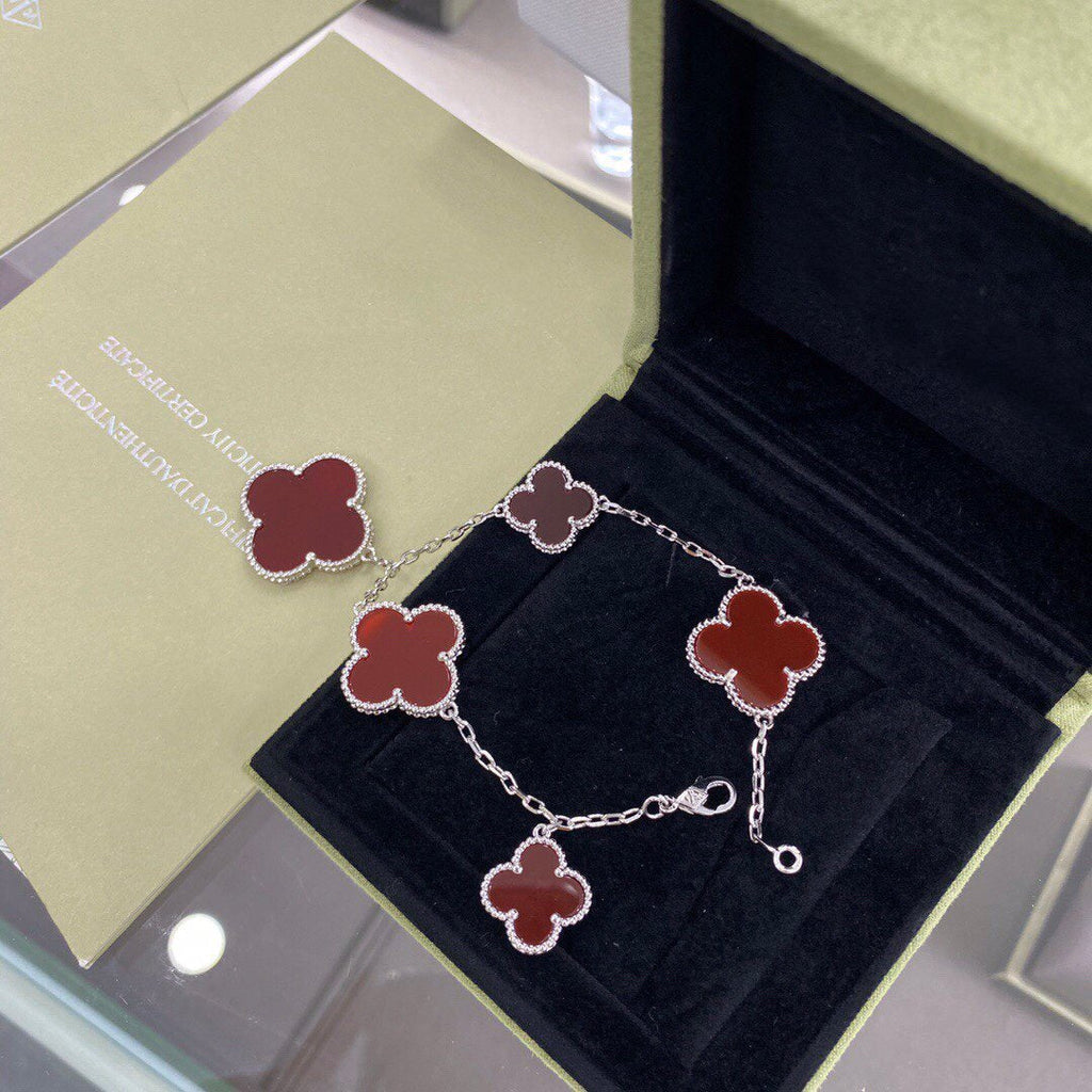 GlowCLOVER 5 MOTIFS SIVLER CARNELIAN BRACELET
