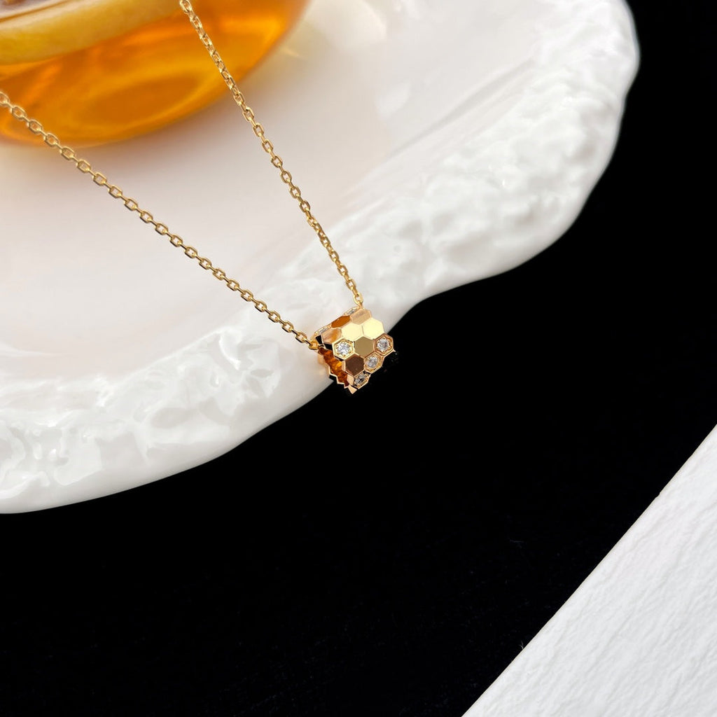 GlowBEE MINI PEDANT DIAMOND NECKLACE
