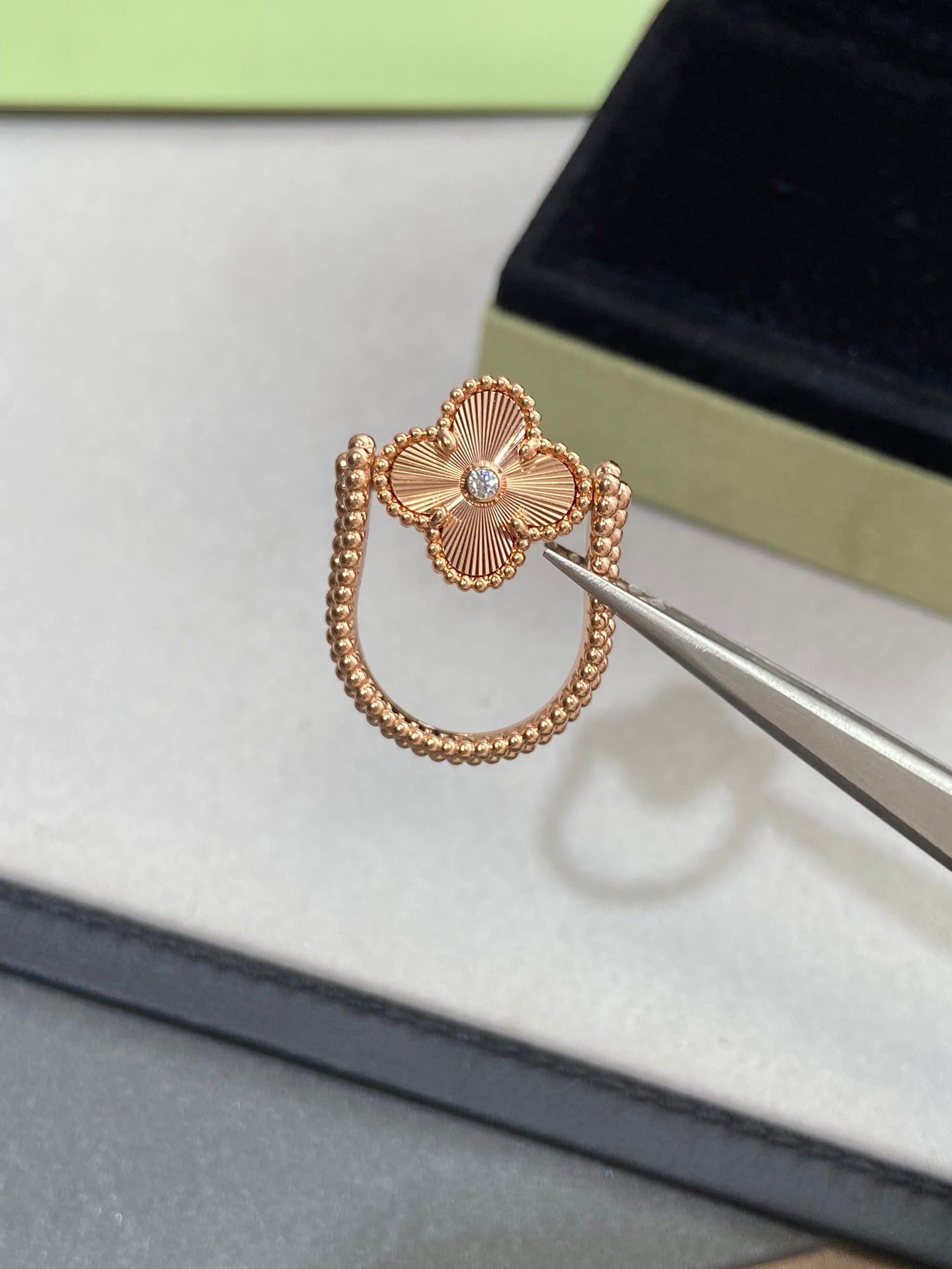 GlowCLOVER RIVERSIBLE ROSE GOLD RING