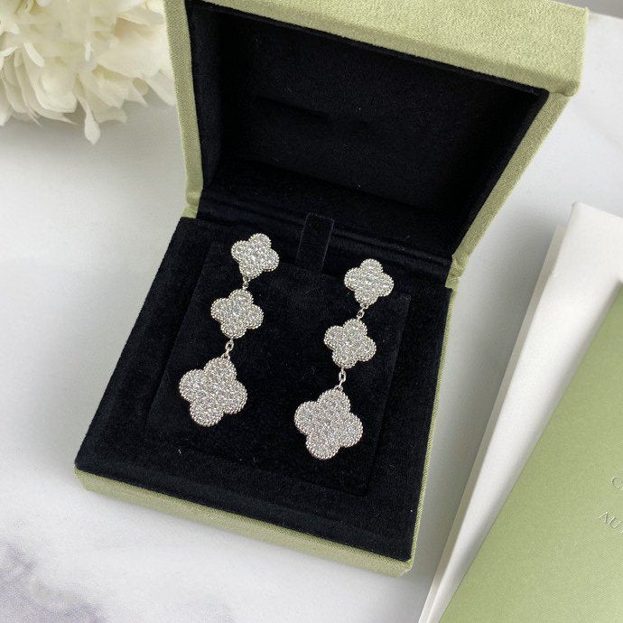 GlowCLOVER 3 MOTIF DIAMOND SILVER DROP EARRINGS