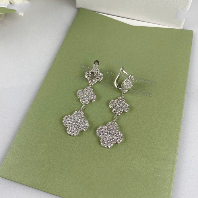 GlowCLOVER 3 MOTIF DIAMOND SILVER DROP EARRINGS
