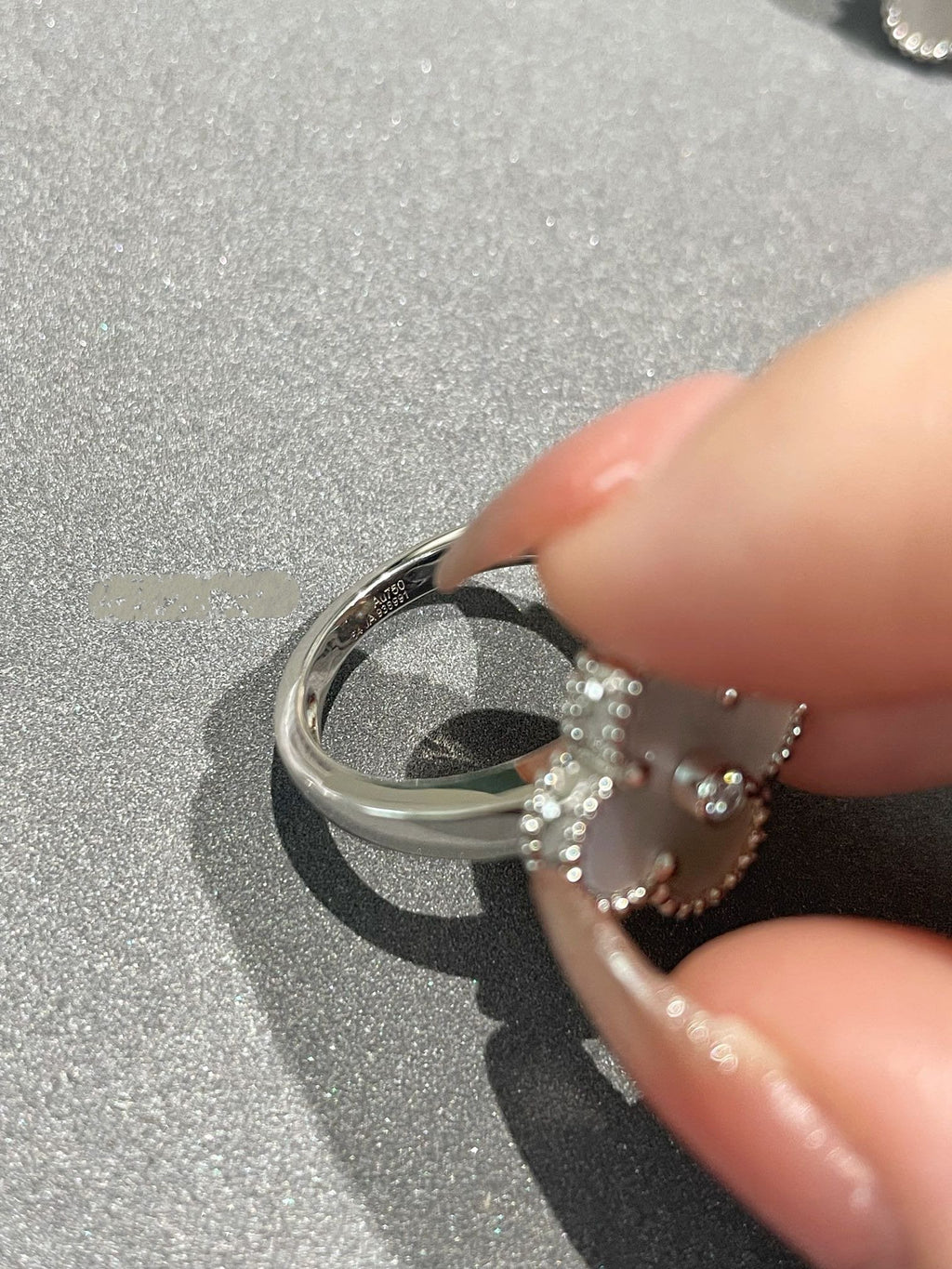 GlowCLOVER SILVER MOP DIAMOND RING