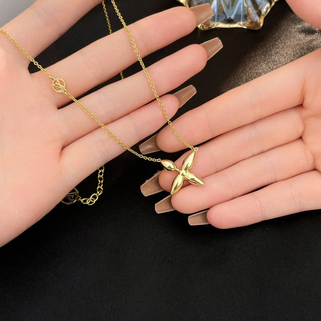 GlowLOUISETTE GOLD NECKLACE