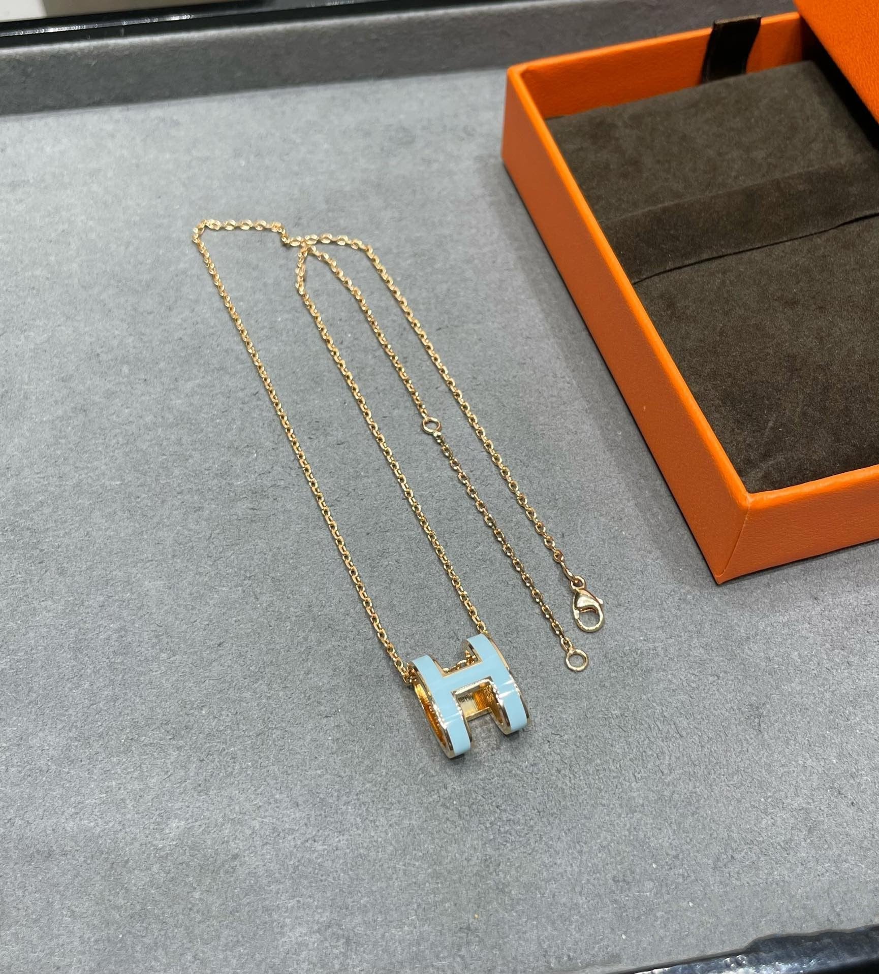 GlowPOP H SKY BLUE NECKLACE
